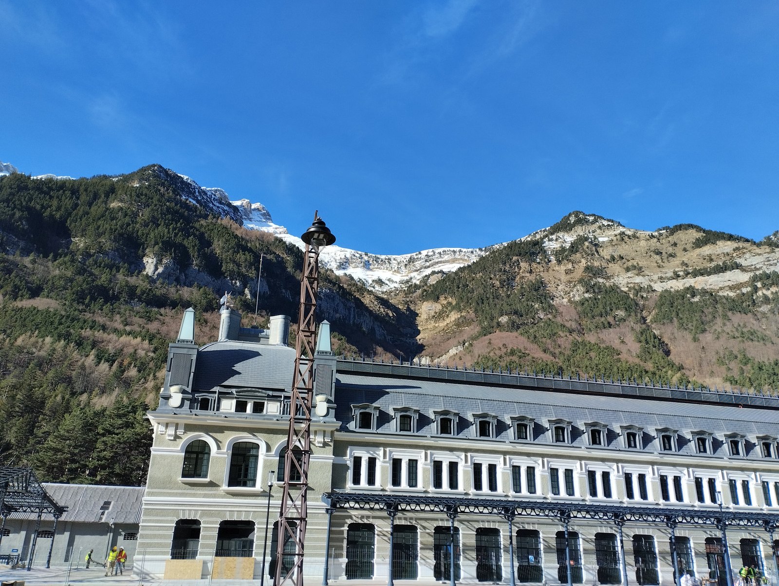 Reference photograph of canfranc station.