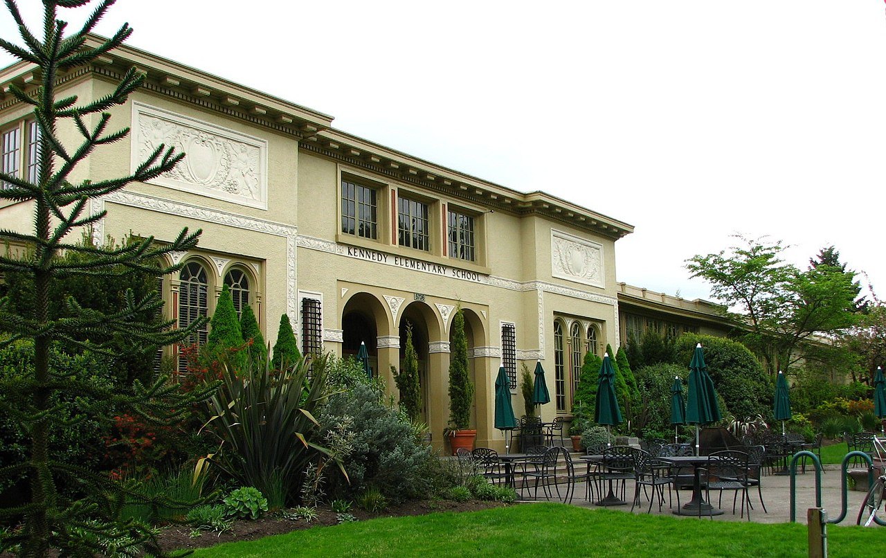 Reference photograph of kennedy school.