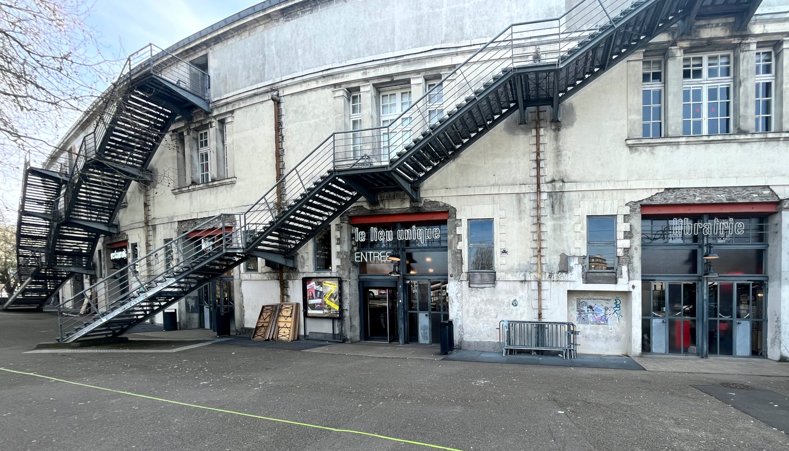 Reference photograph of le lieu unique.