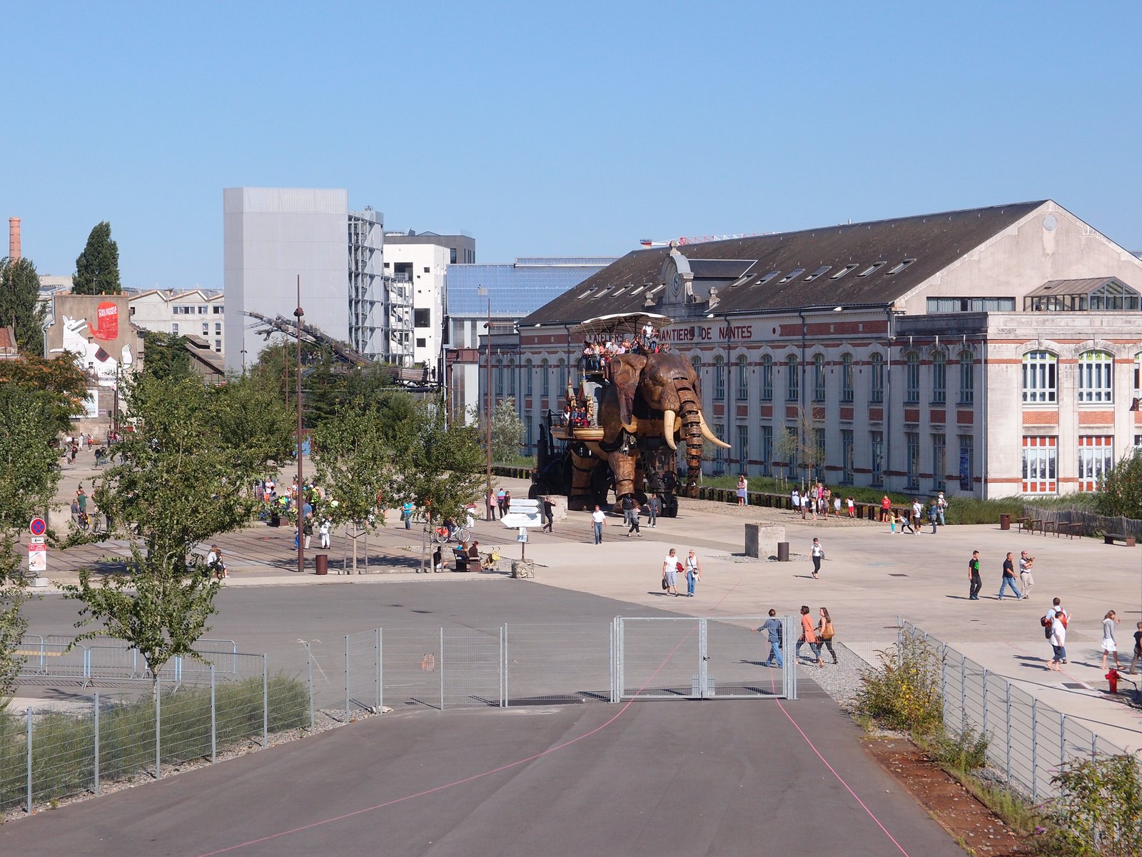 Reference photograph of les machines nantes.