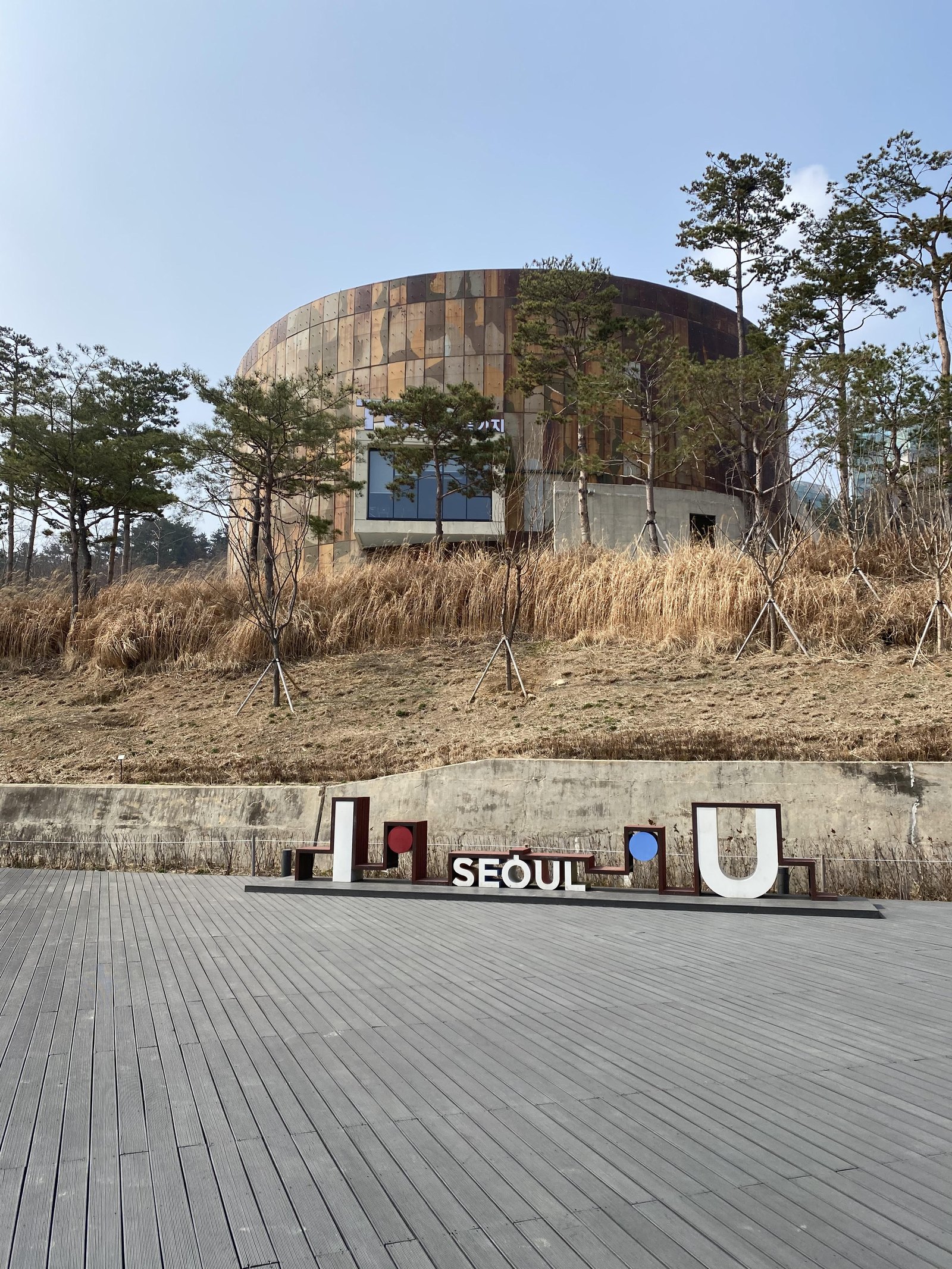 Reference photograph of oil tank culture park.